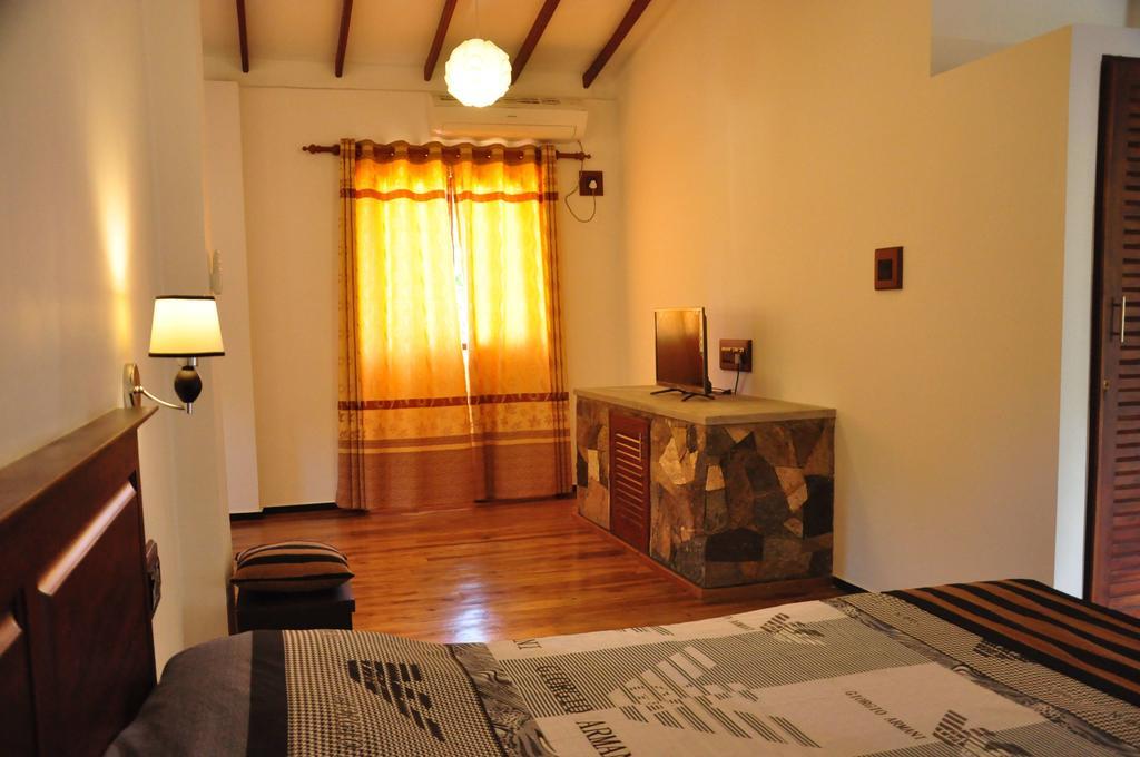 Asantha Guest House Unawatuna Habitación foto